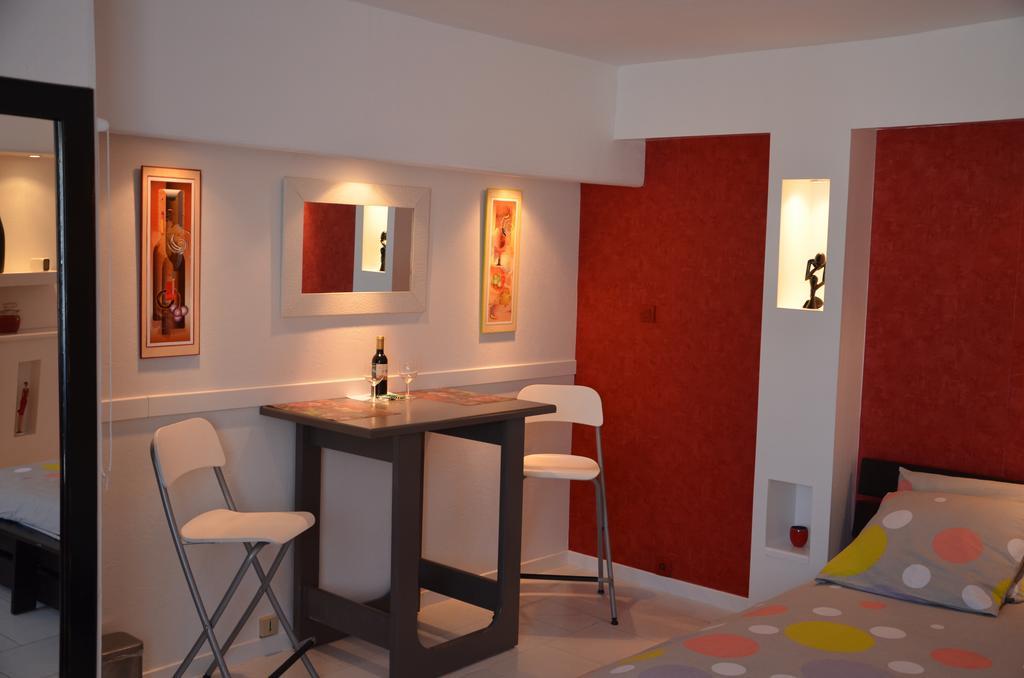 Jardin De Marceau Bed and Breakfast Blasimon Kamer foto